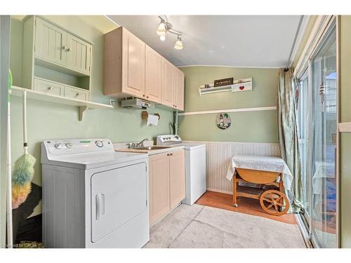 46 Adeline Avenue, Hamilton, ON - Indoor Photo Showing Laundry Room