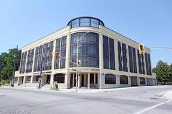 305-205 Lakeshore Road W Oakville, ON L6K 0H8
