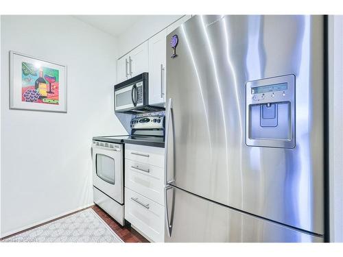 404-185 Robinson Street, Oakville, ON - Indoor Photo Showing Kitchen