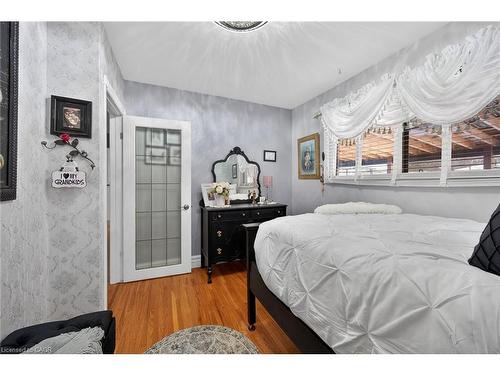 52 Lorne Avenue, Burford, ON - Indoor Photo Showing Bedroom