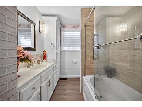 52 Lorne Avenue, Burford, ON - Indoor Photo Showing Bathroom