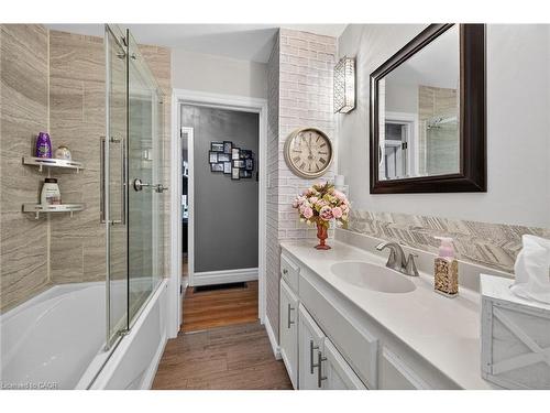 52 Lorne Avenue, Burford, ON - Indoor Photo Showing Bathroom