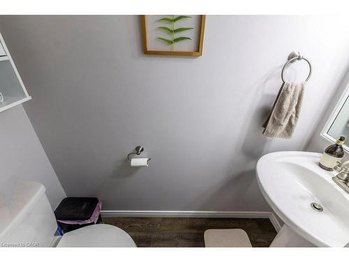 77-26 Moss Boulevard, Hamilton, ON - Indoor Photo Showing Bathroom