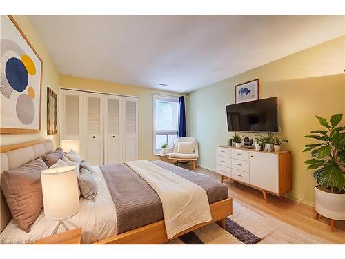 25-65 Glamis Road, Cambridge, ON - Indoor Photo Showing Bedroom