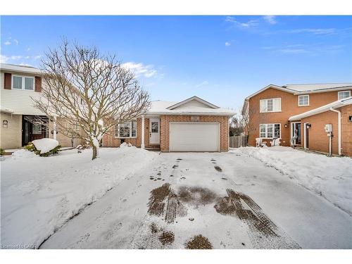 114 Glencliffe Court, Kitchener, ON - Outdoor With Facade