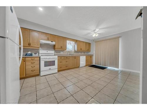 114 Glencliffe Court, Kitchener, ON - Indoor Photo Showing Kitchen