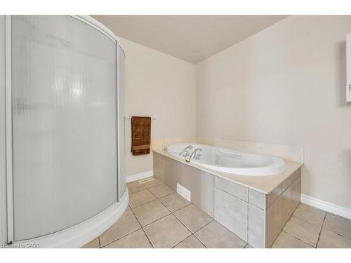 114 Glencliffe Court, Kitchener, ON - Indoor Photo Showing Bathroom
