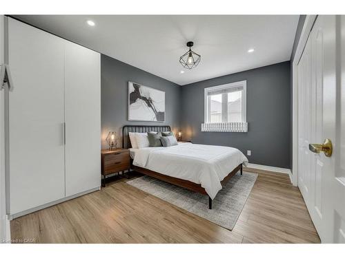 114 Glencliffe Court, Kitchener, ON - Indoor Photo Showing Bedroom