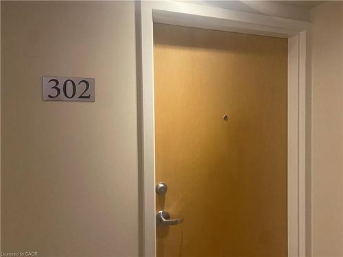 302-155 Water Street S, Cambridge, ON - Indoor Photo Showing Other Room