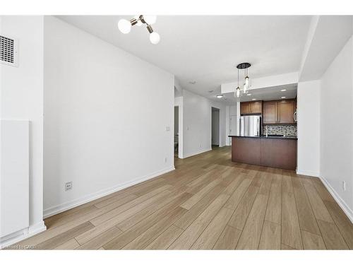 804-551 Maple Avenue, Burlington, ON - Indoor Photo Showing Kitchen