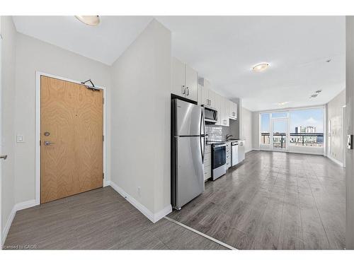 902-104 Garment Street, Kitchener, ON - Indoor Photo Showing Kitchen With Stainless Steel Kitchen