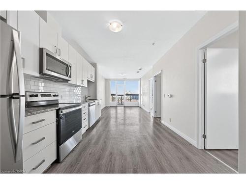 902-104 Garment Street, Kitchener, ON - Indoor Photo Showing Kitchen With Stainless Steel Kitchen With Upgraded Kitchen