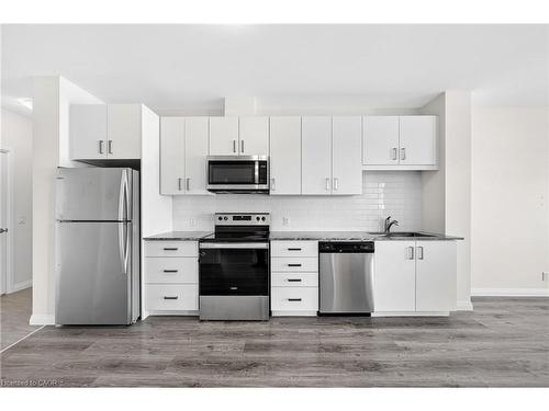 902-104 Garment Street, Kitchener, ON - Indoor Photo Showing Kitchen With Stainless Steel Kitchen With Upgraded Kitchen