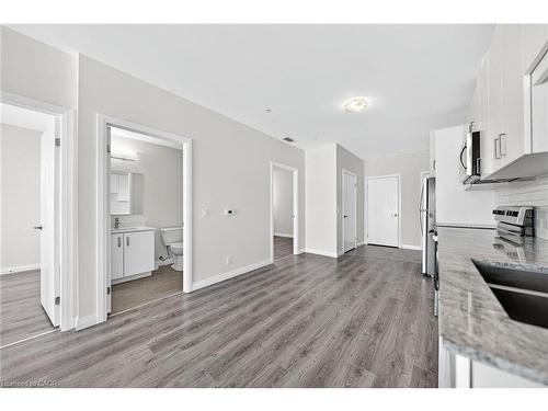 902-104 Garment Street, Kitchener, ON - Indoor Photo Showing Kitchen