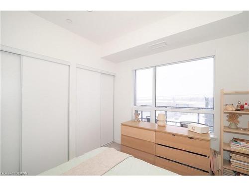 415-247 Northfield Drive E, Waterloo, ON - Indoor Photo Showing Bedroom