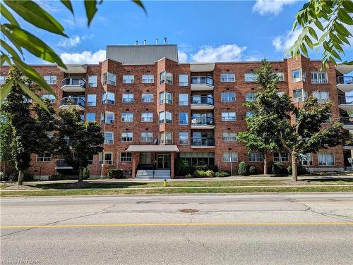 407-300 Keats Way  Waterloo, ON N2L 6E6