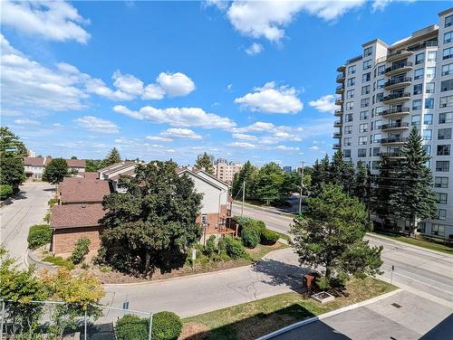 407-300 Keats Way, Waterloo, ON - Outdoor