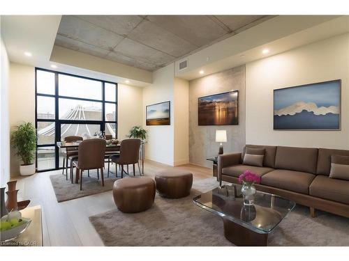 305-24 Augusta Street, Hamilton, ON - Indoor Photo Showing Living Room