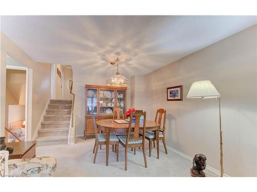 33 Manor Drive, Kitchener, ON - Indoor Photo Showing Dining Room