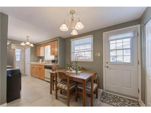 33 Manor Drive, Kitchener, ON - Indoor Photo Showing Dining Room