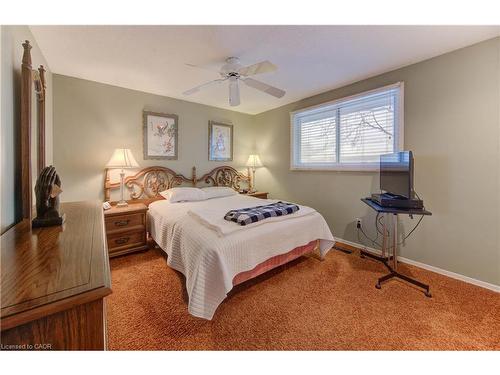 33 Manor Drive, Kitchener, ON - Indoor Photo Showing Bedroom