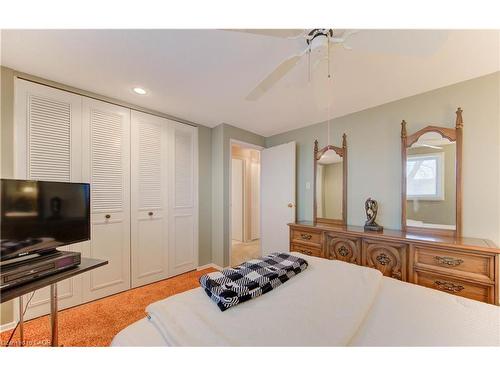 33 Manor Drive, Kitchener, ON - Indoor Photo Showing Bedroom