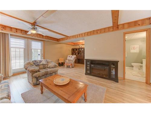 33 Manor Drive, Kitchener, ON - Indoor Photo Showing Living Room