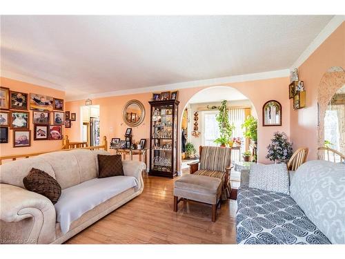 75 Hanover Place, Hamilton, ON - Indoor Photo Showing Living Room