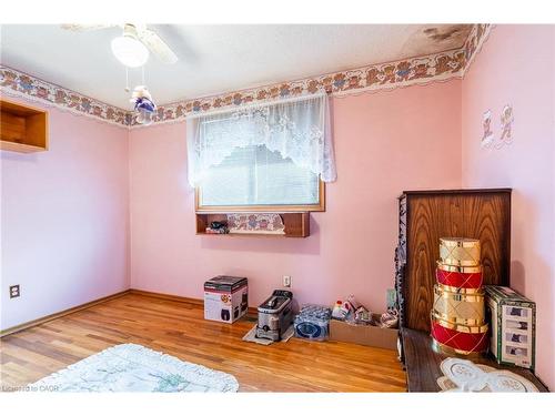 75 Hanover Place, Hamilton, ON - Indoor Photo Showing Bedroom