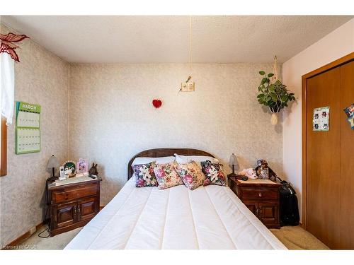 75 Hanover Place, Hamilton, ON - Indoor Photo Showing Bedroom
