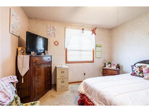 75 Hanover Place, Hamilton, ON - Indoor Photo Showing Bedroom