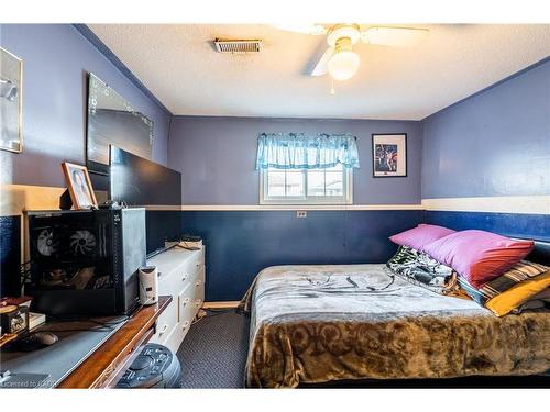 75 Hanover Place, Hamilton, ON - Indoor Photo Showing Bedroom