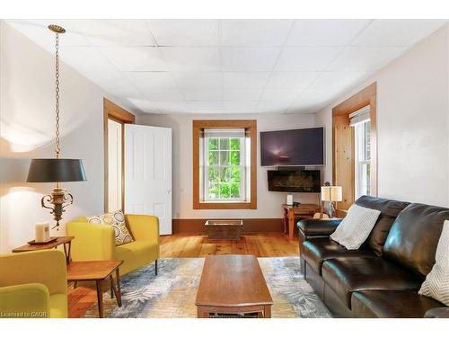 658 Culver Road, Waterford, ON - Indoor Photo Showing Living Room