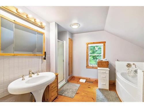 658 Culver Road, Waterford, ON - Indoor Photo Showing Bathroom