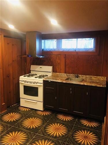 730 Garth Street, Hamilton, ON - Indoor Photo Showing Kitchen