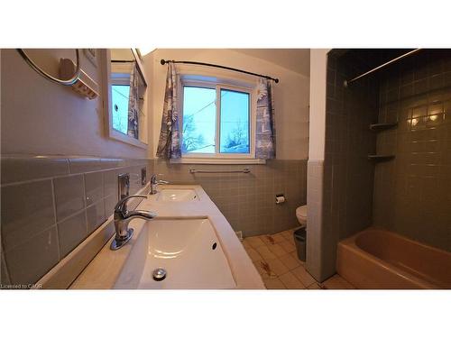 730 Garth Street, Hamilton, ON - Indoor Photo Showing Bathroom