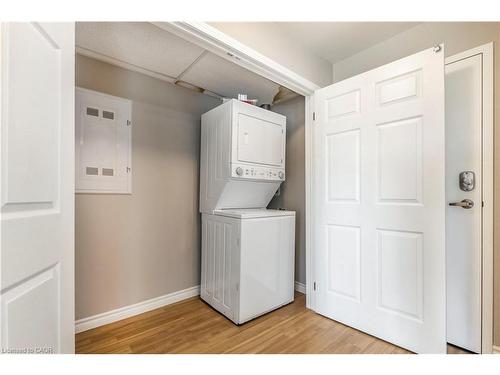 308-456 Lorne Avenue, Stratford, ON - Indoor Photo Showing Laundry Room