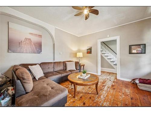 126 Waterloo Street, Kitchener, ON - Indoor Photo Showing Living Room