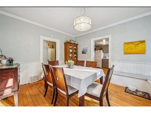 126 Waterloo Street, Kitchener, ON - Indoor Photo Showing Dining Room