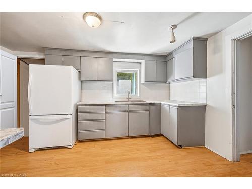 126 Waterloo Street, Kitchener, ON - Indoor Photo Showing Kitchen
