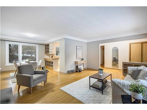 626 Iroquois Avenue, Ancaster, ON - Indoor Photo Showing Living Room