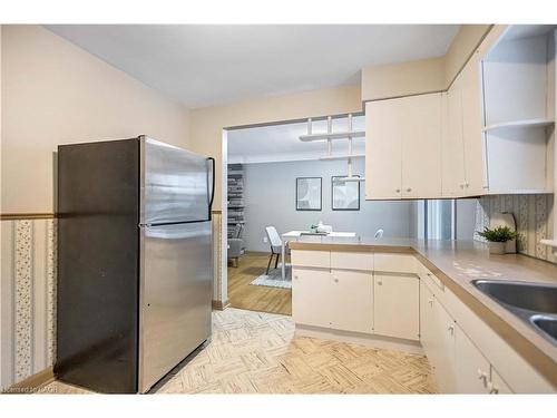 626 Iroquois Avenue, Ancaster, ON - Indoor Photo Showing Kitchen With Double Sink