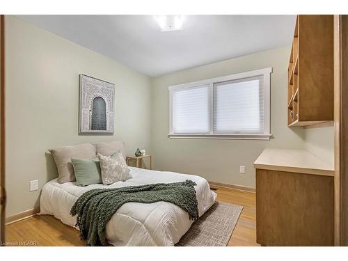 626 Iroquois Avenue, Ancaster, ON - Indoor Photo Showing Bedroom