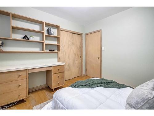 626 Iroquois Avenue, Ancaster, ON - Indoor Photo Showing Bedroom