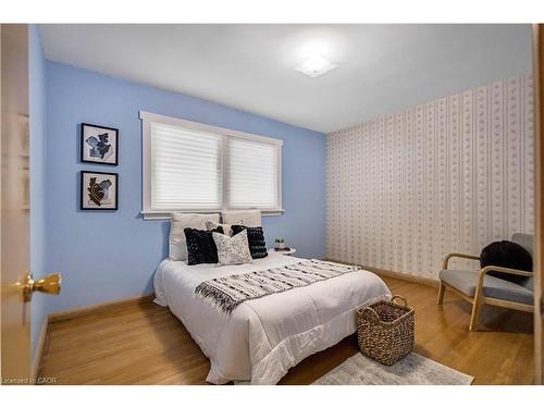 626 Iroquois Avenue, Ancaster, ON - Indoor Photo Showing Bedroom