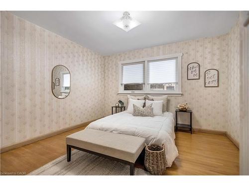 626 Iroquois Avenue, Ancaster, ON - Indoor Photo Showing Bedroom