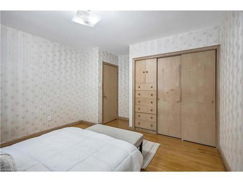 626 Iroquois Avenue, Ancaster, ON - Indoor Photo Showing Bedroom