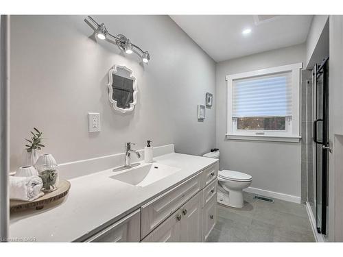 626 Iroquois Avenue, Ancaster, ON - Indoor Photo Showing Bathroom