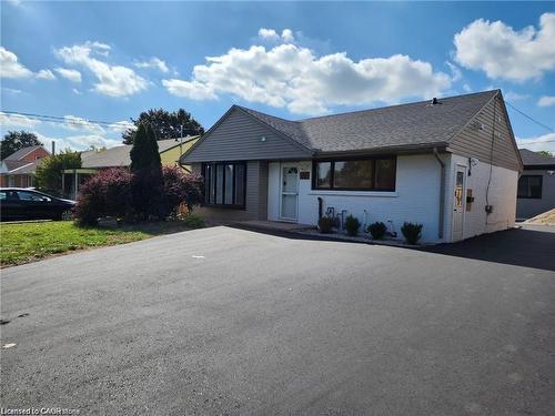 B-261 Belmont Avenue W, Kitchener, ON - Outdoor