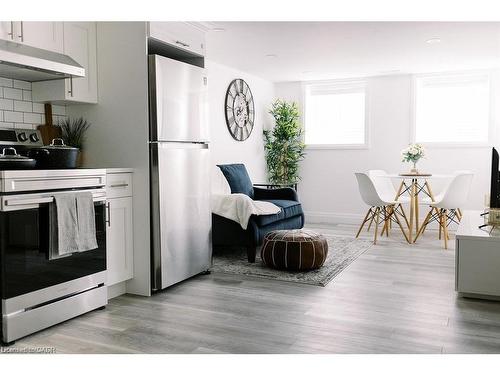 B-261 Belmont Avenue W, Kitchener, ON - Indoor Photo Showing Kitchen